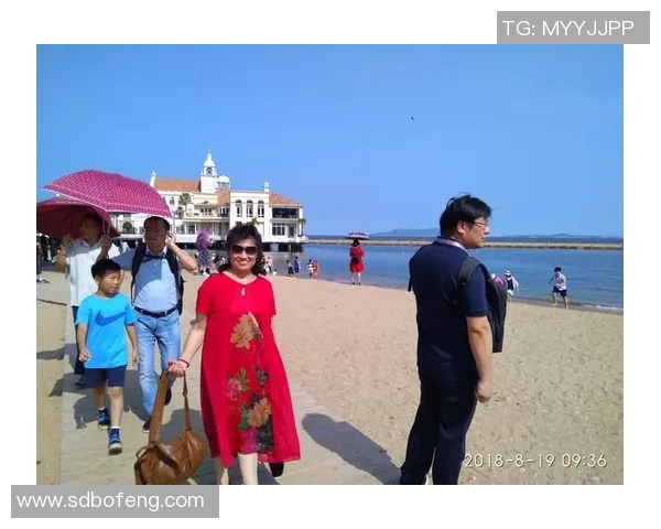 70年代足球巨星风采回顾 球场传奇与辉煌瞬间的永恒记忆 70年代足球巨星风采回顾 球场传奇与辉煌瞬间的永恒记忆