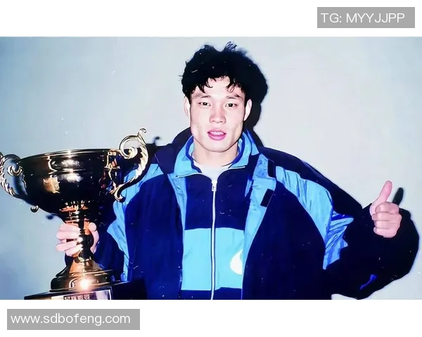 范志毅谈足球球星成长经历与职业生涯独特见解解析