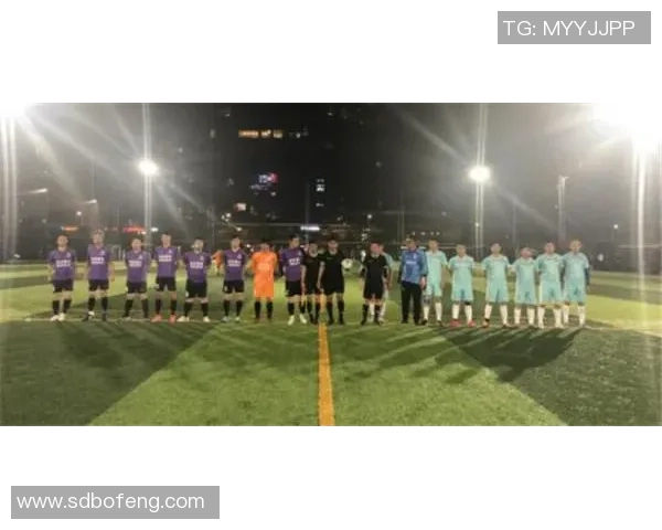 足球球星快闪活动点燃城市激情引爆全民互动热潮 足球球星快闪活动点燃城市激情引爆全民互动热潮