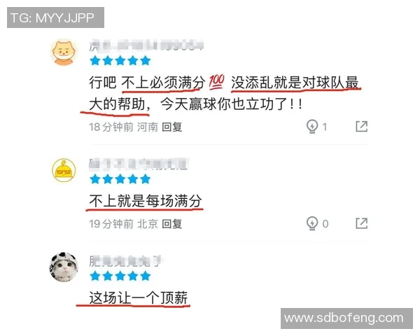 两大足球球星赛场外互动暧昧引发球迷热议与媒体持续关注